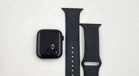 Good
													Apple Watch SE 2nd Gen 44mm - Unlocked, Midnight, A2727 - Cellular, Aluminum, photo 1 of 7