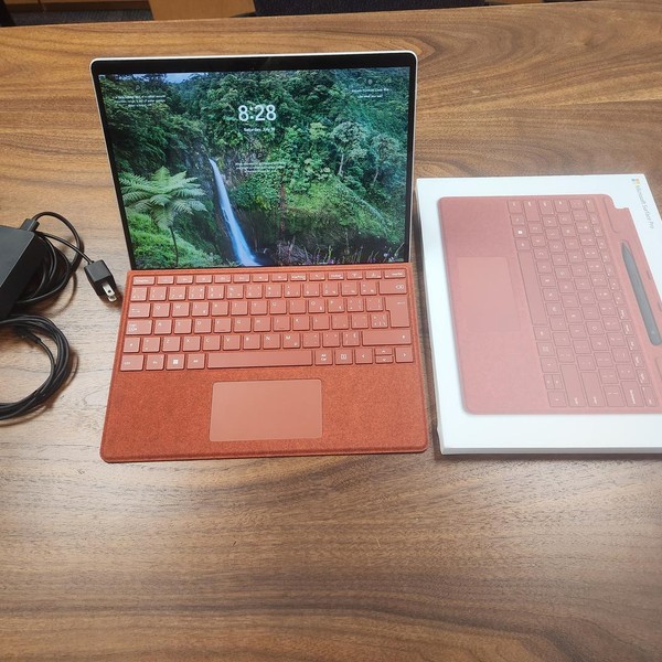 Microsoft Surface Pro 8 - 256 GB, Platinum, 16 GB, Intel Core i7