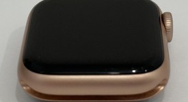 Fair
													Apple Watch Series 5 40mm - Gold, A2092 - GPS, Aluminum, photo 5 of 8