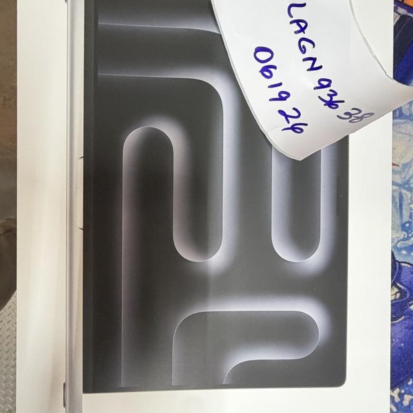 MacBook Pro 2026 - 16 inch (M5) - 1 TB, Silver, 48 GB, Apple M5 Pro 18-core (20-core GPU), Standard Display