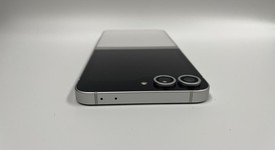 Good
													Samsung Galaxy Z Flip6 - AT&T, White, 256 GB, 12 GB, SM-F741U, photo 5 of 8
