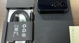 Mint
													Motorola Razr Ultra (2025) - Unlocked, PANTONE Scarab, 512 GB, 16 GB, photo 1 of 5