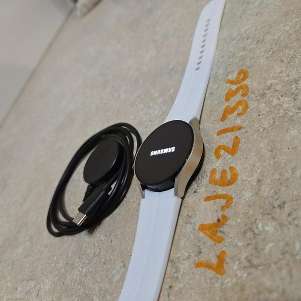 Samsung Galaxy Watch6 - Wi-Fi, Silver, 40mm