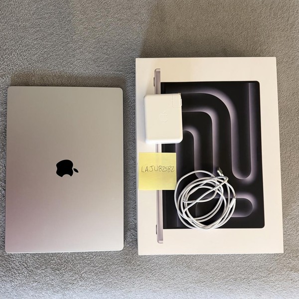 MacBook Pro 2026 - 16 inch (M5) - 4 TB, Silver, 128 GB, Apple M5 Max 18-core (40-core GPU), Standard Display