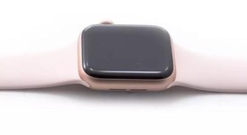 Good
													Apple Watch Series 4 40mm - Verizon, Gold, A1975 - Cellular, Aluminum, photo 3 of 4