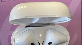 Used
													Apple AirPods 2nd Gen - Lightning Case, photo 1 of 6