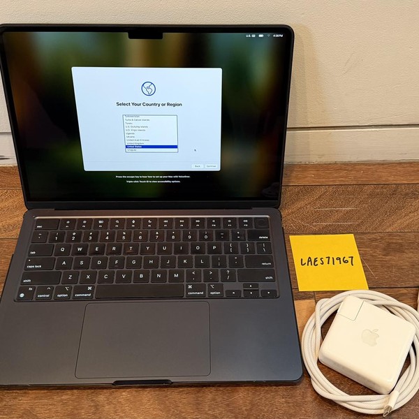 MacBook Air 2022 (M2) - 13 inch - 2 TB, Midnight, 24 GB, Apple M2