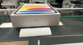 New
													Apple iPad 11th Gen - Unlocked, Silver, 128 GB, A3355, photo 2 of 12