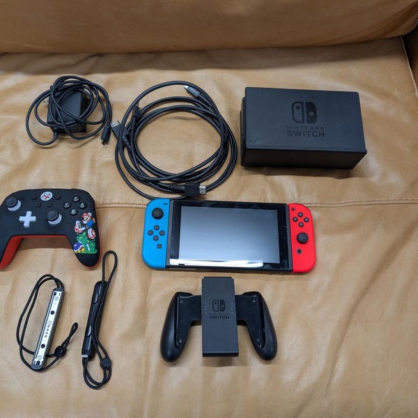 Nintendo Switch - 32 GB, Red & Blue