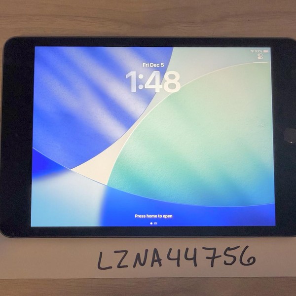 Apple iPad Mini 5th Gen - Wi-Fi, 64 GB, Gray