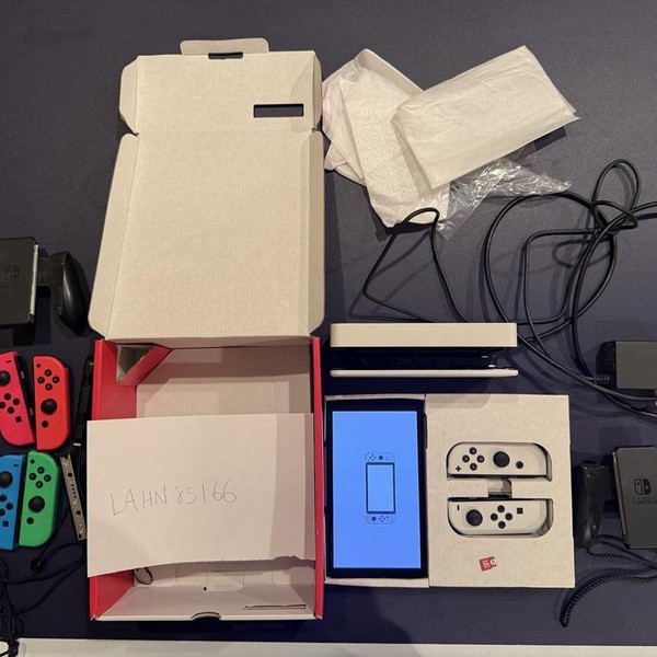 Nintendo Switch - OLED - 64 GB, White