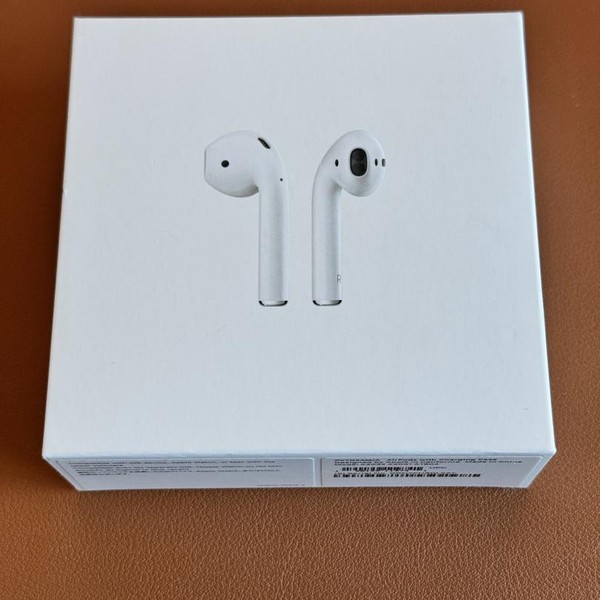 Apple AirPods (2nd Gen) - Lightning Case