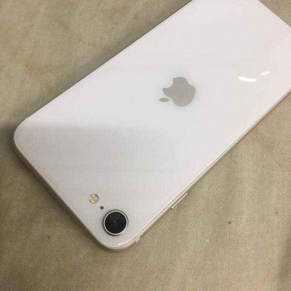 Apple iPhone SE 3rd Gen 2022 - Unlocked, 64 GB, Starlight, A2595