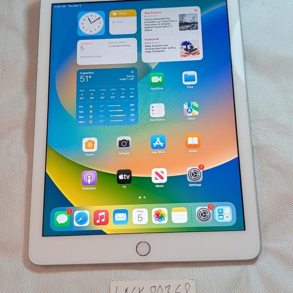 Apple iPad 5th Gen - Wi-Fi, 32 GB, Silver, A1822