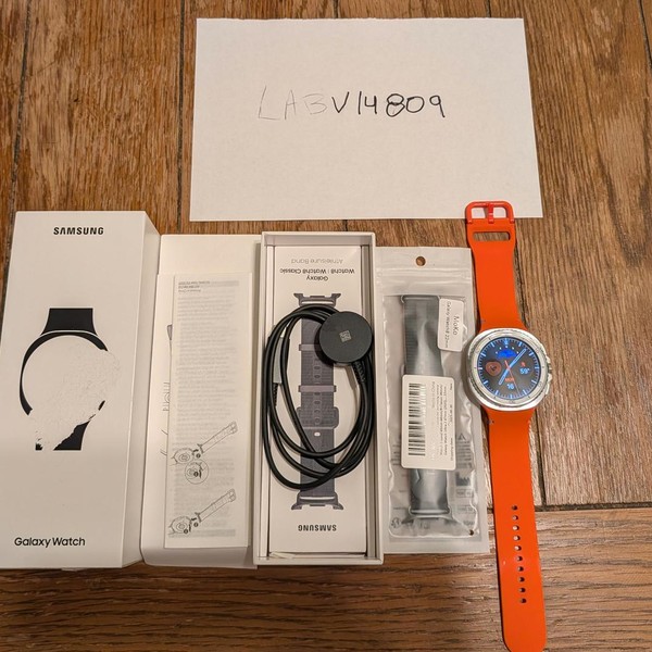 Samsung Galaxy Watch8 Classic - Wi-Fi, White, SM-L500, 46mm