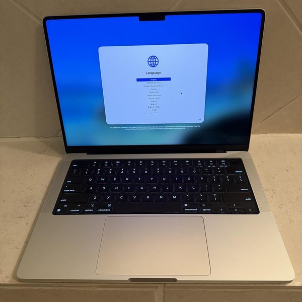 MacBook Pro Late 2023 (M3) - 14 inch - 512 GB, Silver, 8 GB, Apple M3, 10-core GPU