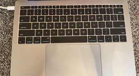 Good
													MacBook Pro 2017 (No Touch Bar) - 13" - I5, Gray, 128 GB, 8 GB, photo 3 of 10