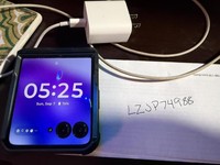 Motorola Razr Plus (2024)