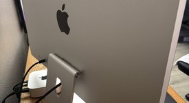 Mint
													Apple Studio Display 2022 - Standard Glass, Tilt Adjustable Stand, photo 1 of 6