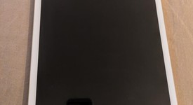 Good
													Apple iPad Pro 12.9" 1st Gen 2015 - Unlocked, Gold, 256 GB, A1652, 1st Gen 2015, photo 2 of 5