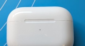 Used
													Apple AirPods Pro 2nd Gen - Lightning, photo 1 of 6