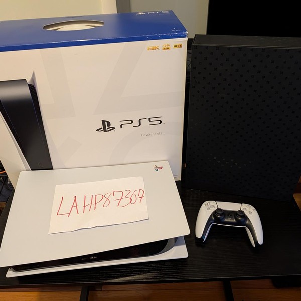 PlayStation 5 Standard Edition (2020) - 825 GB, White, Standard Edition