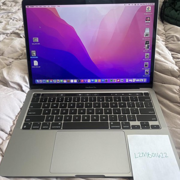 MacBook Pro 2022 - 13 inch - 256 GB, Silver, 8 GB, Apple M2