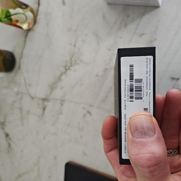 Motorola Razr Ultra (2025) - Unlocked, 1 TB, PANTONE Scarab, 16 GB