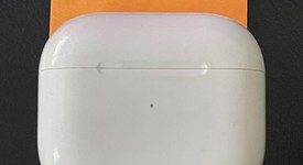 Used
													Apple AirPods 3rd Gen - Lightning Case, photo 2 of 5