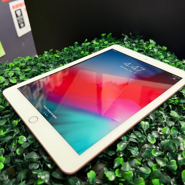 Apple iPad (6th Gen) - Unlocked, 32 GB, Gold, A1954