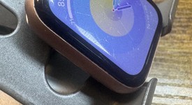 Fair
													Apple Watch SE 1st Gen 40mm - Unlocked, Gold, A2353 - Cellular, Aluminum, photo 3 of 8