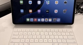 Good
													Apple iPad Pro 12.9" 6th Gen 2022 - Unlocked, Silver, 512 GB, photo 2 of 10