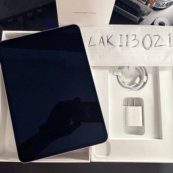 Apple iPad Pro 11 inch (M4) 2024 - Unlocked, 256 GB, Silver, 8 GB, A2837, Standard Glass