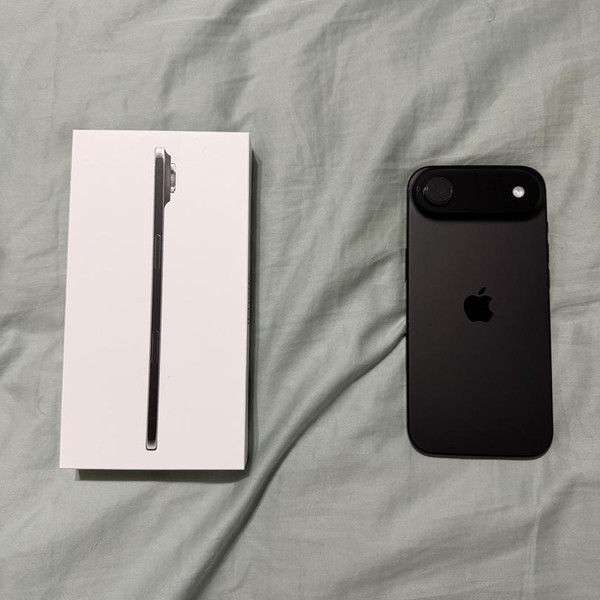 Apple iPhone Air - Unlocked, 256 GB, Space Black, A3260