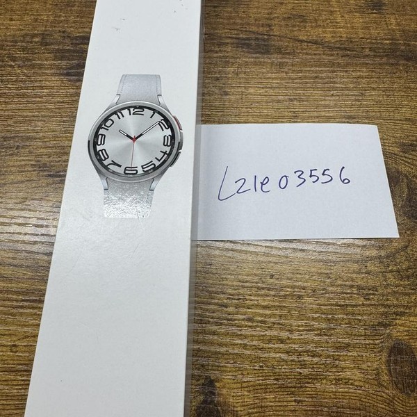 Samsung Galaxy Watch6 Classic - Unlocked, Silver, 47mm