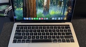 Good
													MacBook Pro 2018 (With Touch Bar) - 13" - I7, Silver, 256 GB, 16 GB, photo 1 of 7