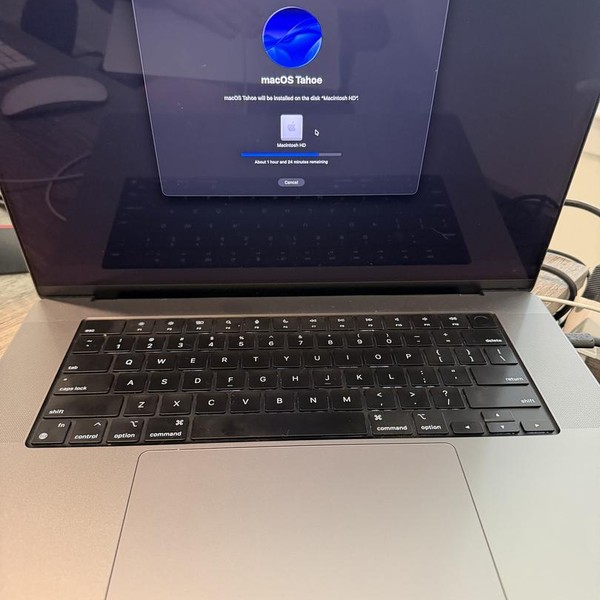 MacBook Pro 2021 - 16 inch - 1 TB, Gray, 32 GB, Apple M1 Max