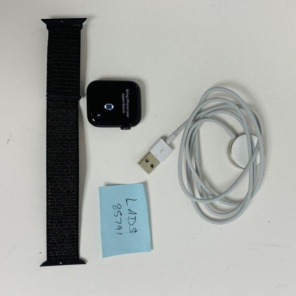 Apple Watch SE 1st Gen 40mm - Unlocked, Gray, A2353 - Cellular, Aluminum