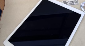 Good
													Apple iPad Pro 12.9" 2nd Gen 2017 - Unlocked, Silver, 256 GB, photo 5 of 8