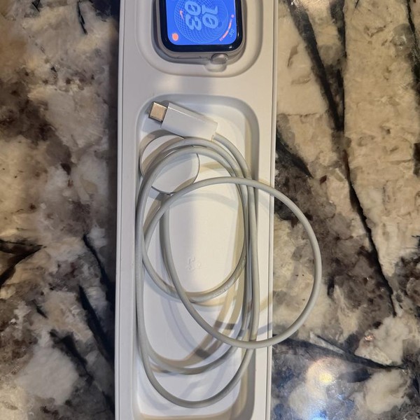 Apple Watch SE (3rd Gen) 40mm - Unlocked, Starlight, A3326 - Cellular