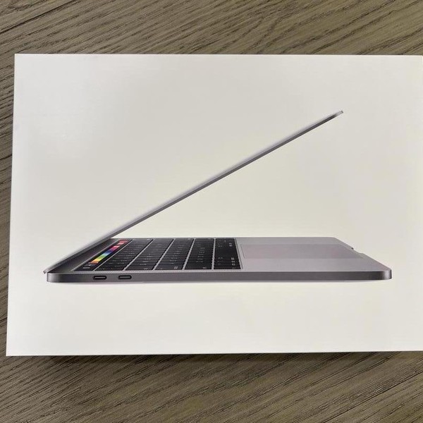 MacBook Pro 2019 - 13 inch - 512 GB, Gray, 8 GB, Intel Core i5