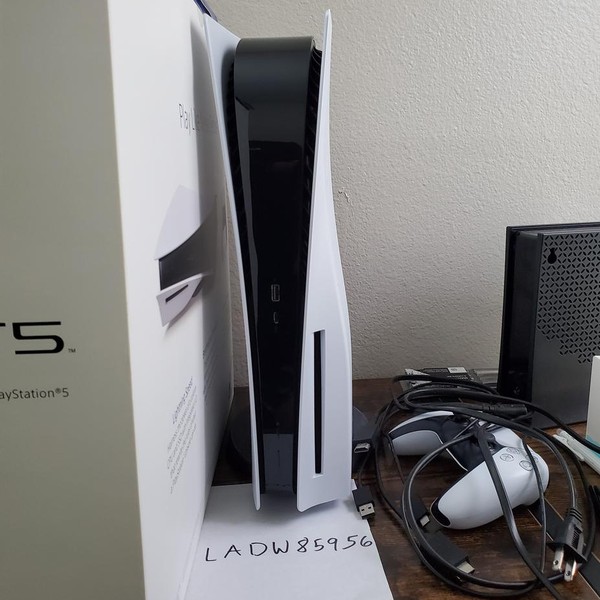 PlayStation 5 Standard Edition (2020) - 825 GB, White, Standard Edition