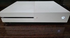 Good
													Xbox One S (2016) - White, 1 TB, All Digital Edition, photo 4 of 9