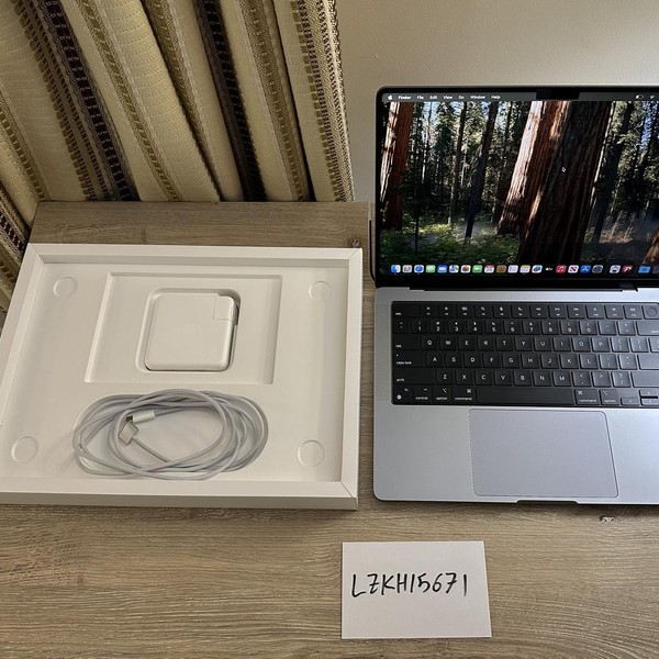 MacBook Pro 2021 - 14 inch - 2 TB, Gray, 32 GB, Apple M1 Max