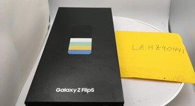 New
													Samsung Galaxy Z Flip5 - Unlocked, Yellow, 512 GB, 8 GB, SM-F731U1, photo 2 of 3