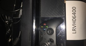 Mint
													Xbox One (2013) - Black, 500 GB, photo 3 of 6