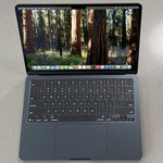 Good MacBook Air 2025 (M4) - 13 inch - 512 GB, Midnight, 16 GB, Apple M4