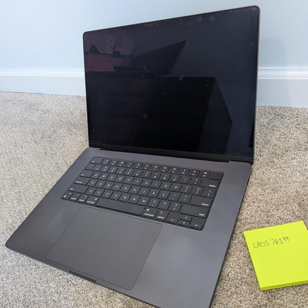 MacBook Pro Late 2023 (M3) - 16 inch - 512 GB, Black, 18 GB, Apple M3 Pro 12-core, 18-core GPU