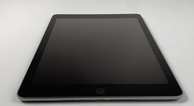 Mint
													Apple iPad 6th Gen - Unlocked, Gray, 128 GB, A1954, photo 4 of 7
