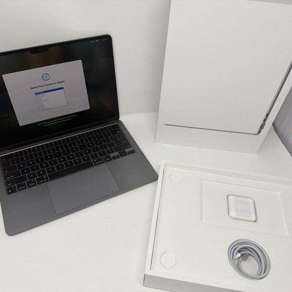 MacBook Air 2022 (M2) - 13 inch - 1 TB, Gray, 16 GB, Apple M2